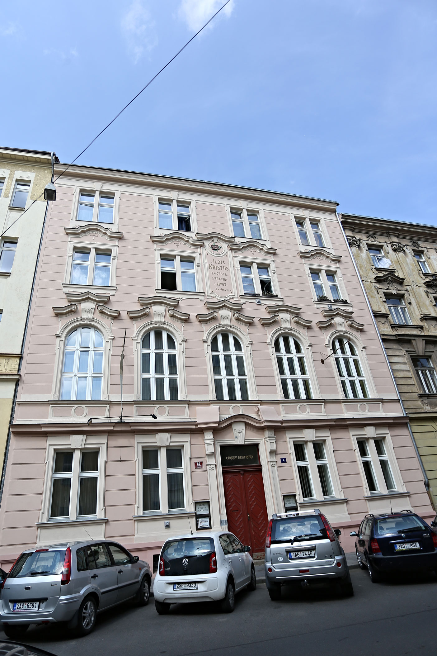 1434625185-vrazova5.jpg