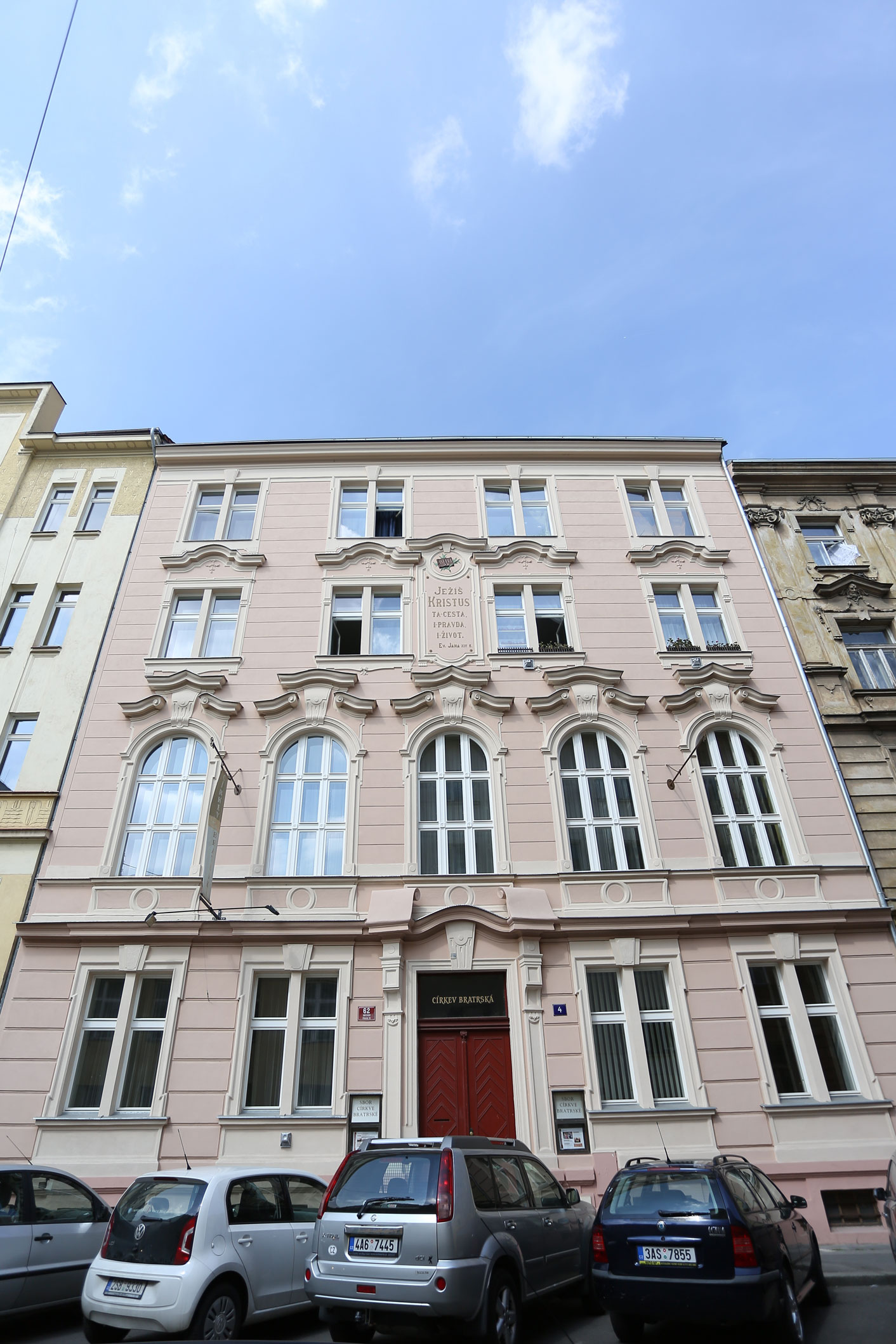 1434625186-vrazova6.jpg