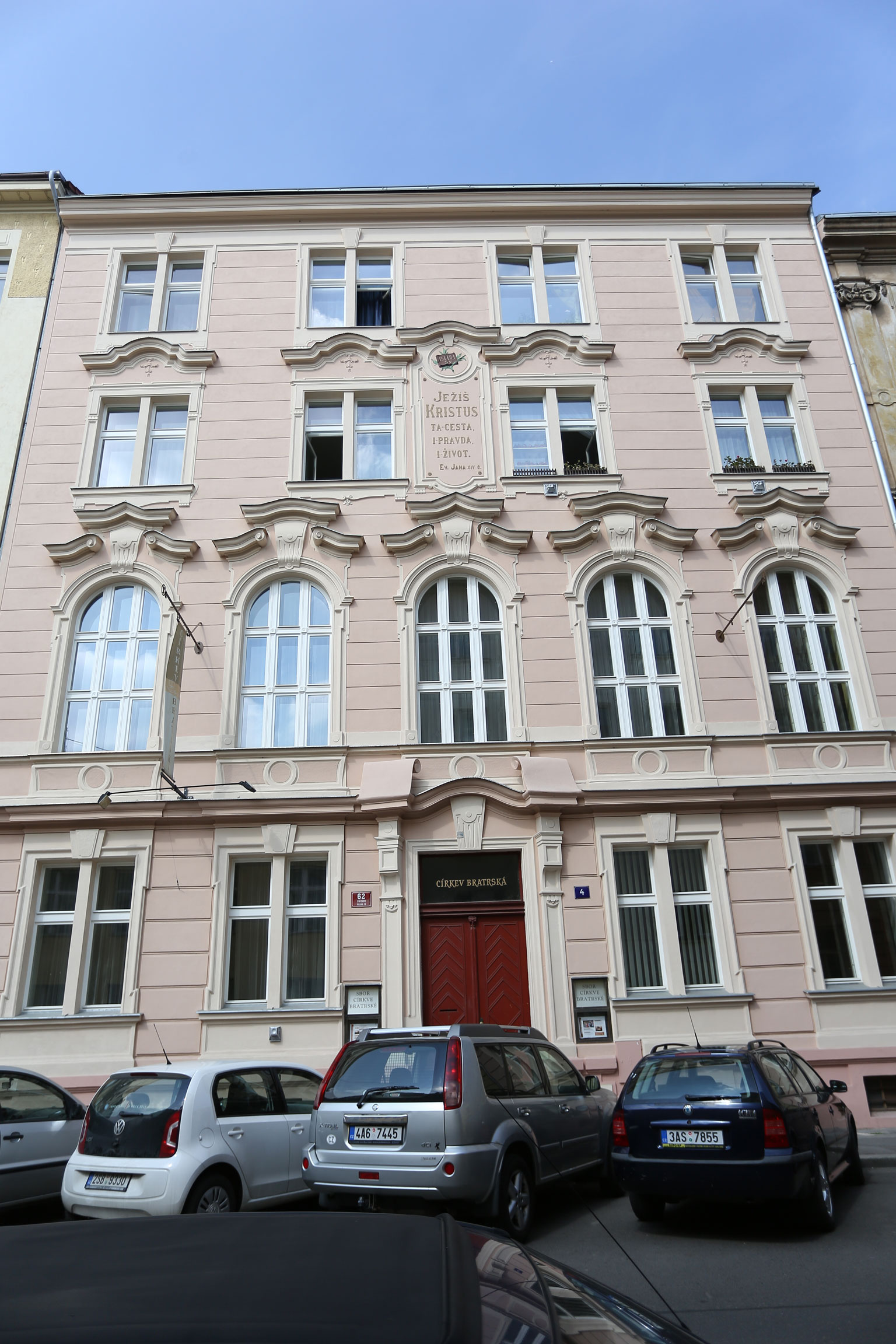 1434625187-vrazova7.jpg