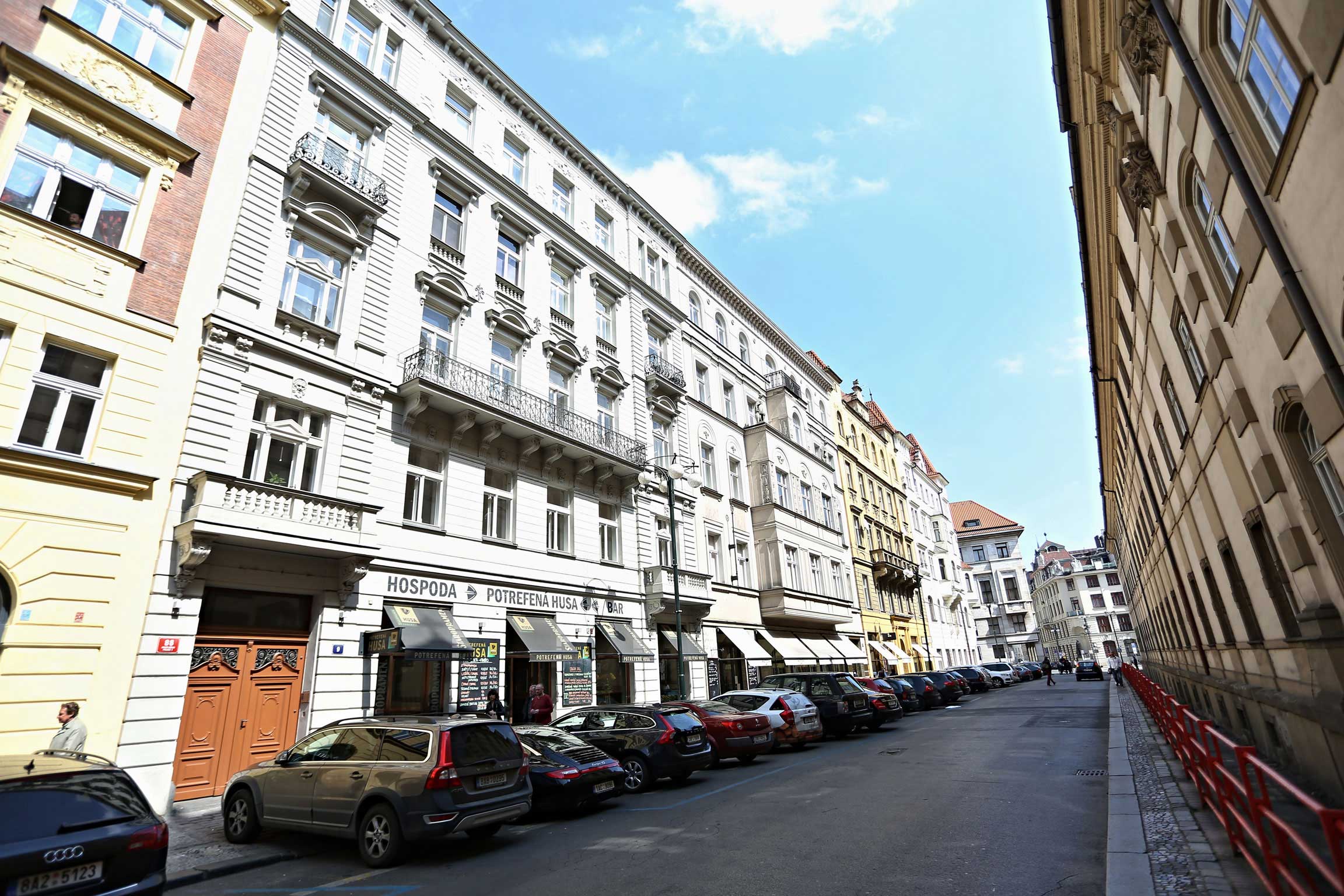 1434625562-platnerska5.jpg